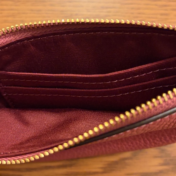 NWT Coach Corner Zip Wristlet C7420 Rouge - Picture 3 of 4